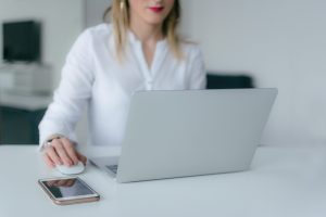 Making Sense of Wireless Charging Standards and Compatibility
