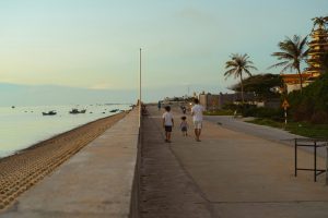 How to find the best local food and avoid tourist traps