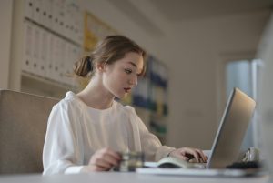 How to identify a toxic workplace before you accept the job