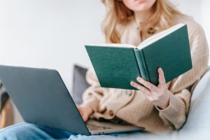 How to leverage online courses for career advancement